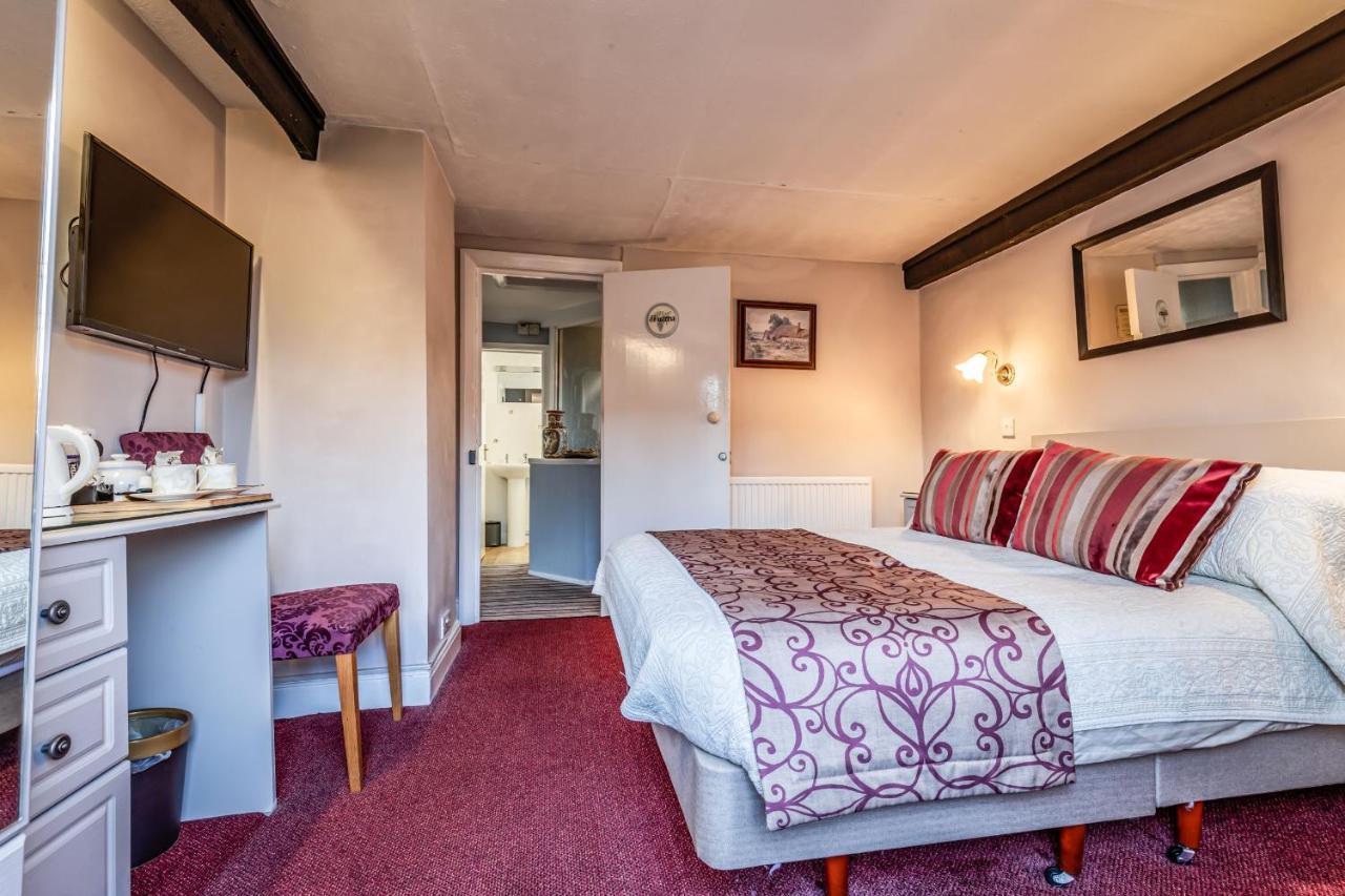 The Olde Forge Hotel Хейлшем Экстерьер фото
