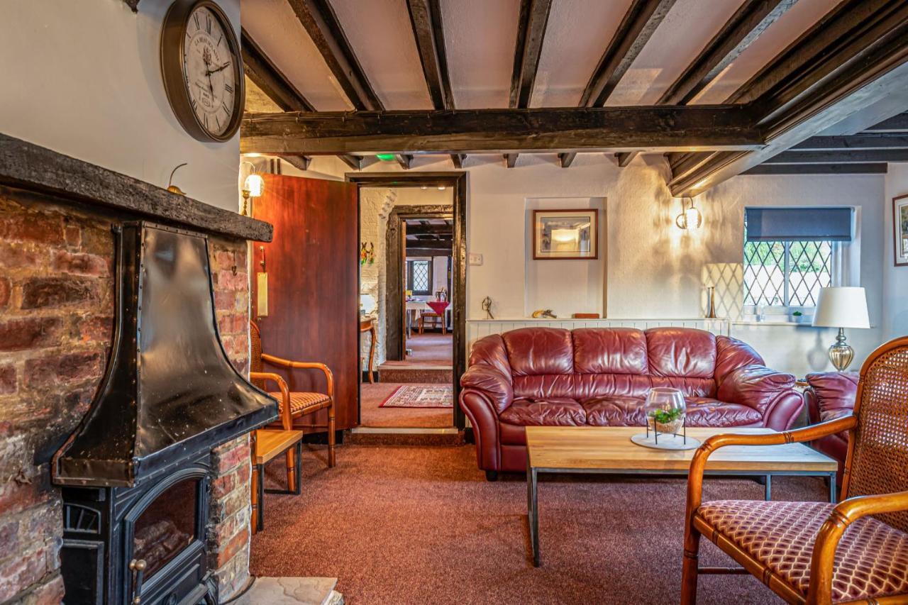 The Olde Forge Hotel Хейлшем Экстерьер фото
