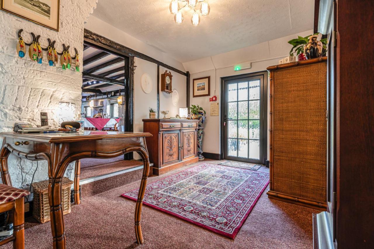 The Olde Forge Hotel Хейлшем Экстерьер фото